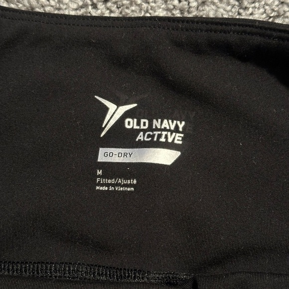 Women’s Old Navy Active Go Dry Capris with Mesh Panels - Picture 3 of 5